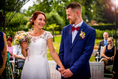 Strahlendes Paar Heidi & Denny am Romantik Hotel Schwanefeld in Meerane
