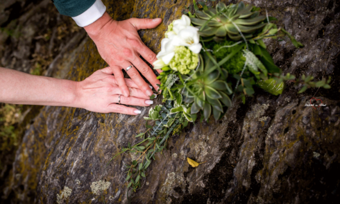 Hände mit Eheringen