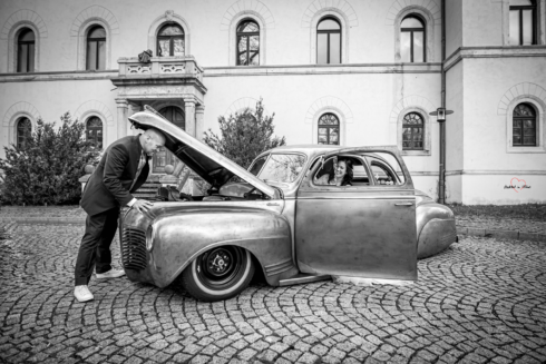 Brautpaar am Palais Lichtenstein nach der Trauung im Alten Rathaus
