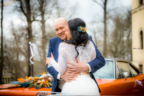 Brautpaar am Palais Lichtenstein nach der Trauung im alten Rathaus Lichtenstein