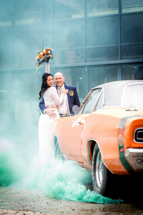 Hochzeitsfotografie - Brautpaar am Palais Lichtenstein nach der Trauung im alten Rathaus Lichtenstein - Hochzeit im Fokus