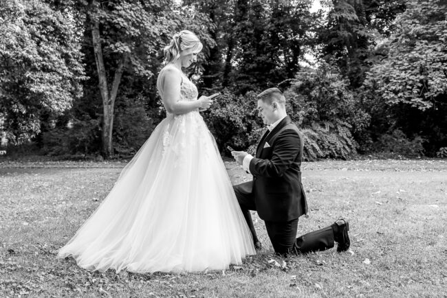 Sein Antrag im Bild ;-) Brautpaar mit Handys